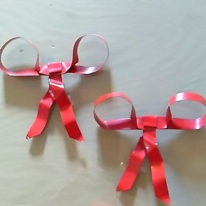 2 vintage metal red ribbons in good condition.
